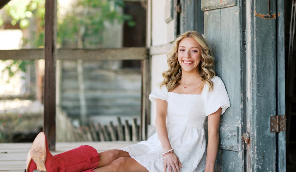 rustic-senior-photos-acadian-village-pink-cowgirl-boots_08 rustic-senior-photos-acadian-village-pink-cowgirl-boots_08