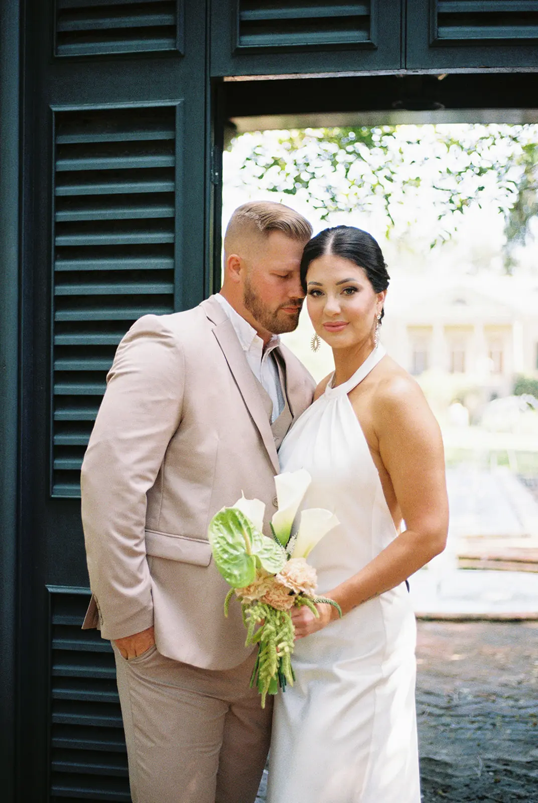Hannah Herpin Creative: Wedding Photographer In New Orleans 22 Longue Vue House Wedding Couple